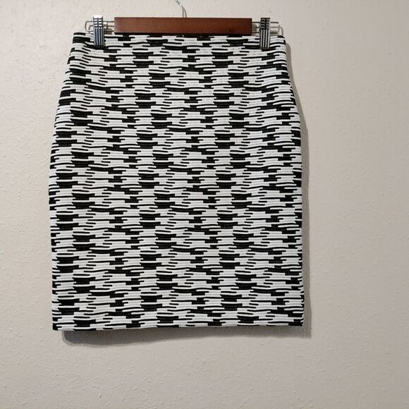 Stretch mini skirt - Picture 2 of 3